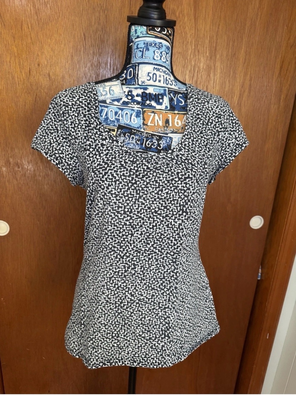 Merona Women’s M Black and White Patterned Scoop Neck Top 2013